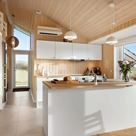 Stunning In Haarby With Kitchen 度假居