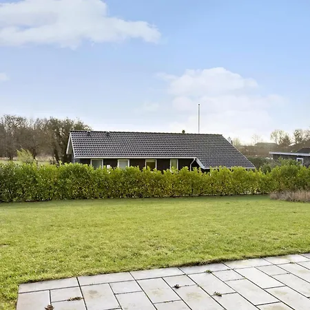 Stunning In Haarby With Kitchen 度假居